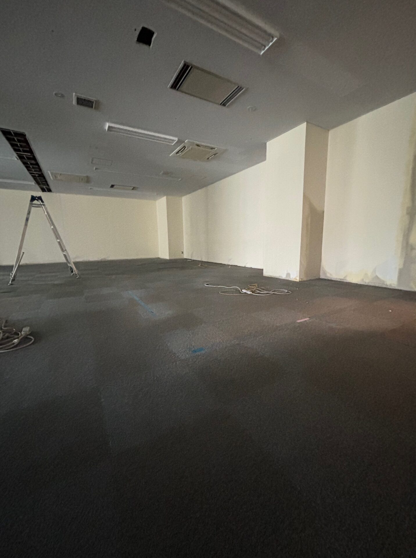 オフィステナント内装工事現場確認