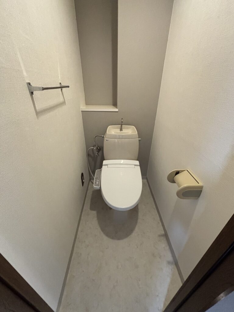 トイレの床、クロス張替え