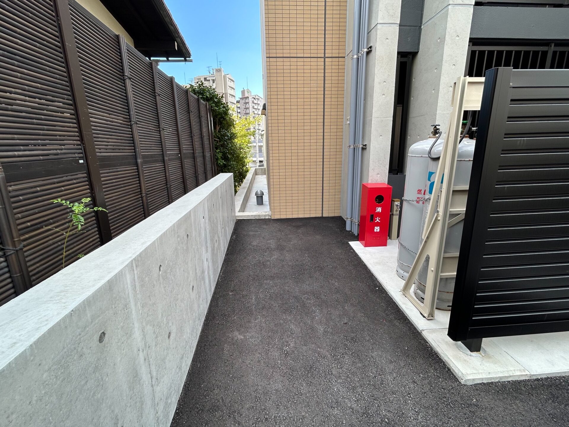 マンション敷地内清掃