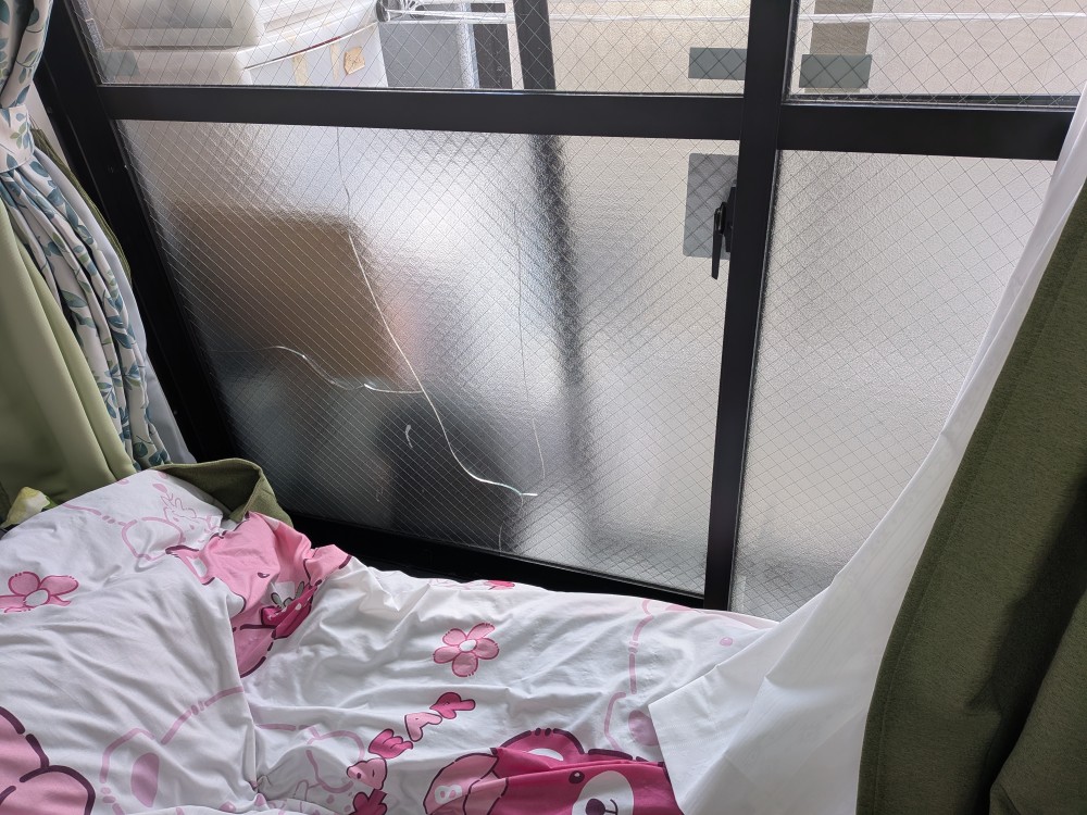 ガラス熱割れによる交換工事・入居中でも安全迅速に対応