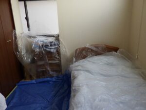 「入居中だから不安…」を解消する、居室内点検口設置の内装工事事例☆