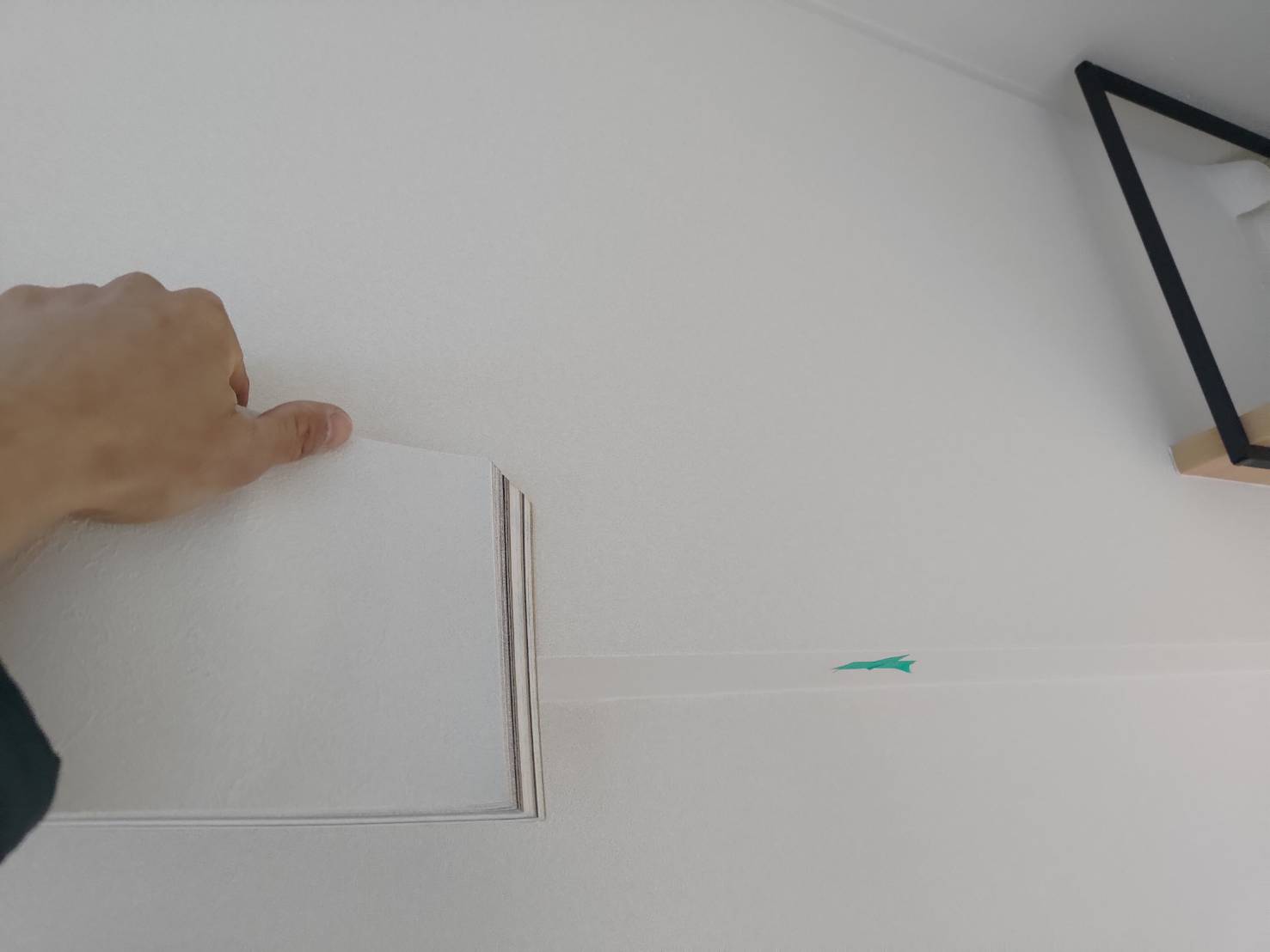 全面張替え不要！！コストを抑えつつ美観をキープする「精密柄合わせ」クロス張替え