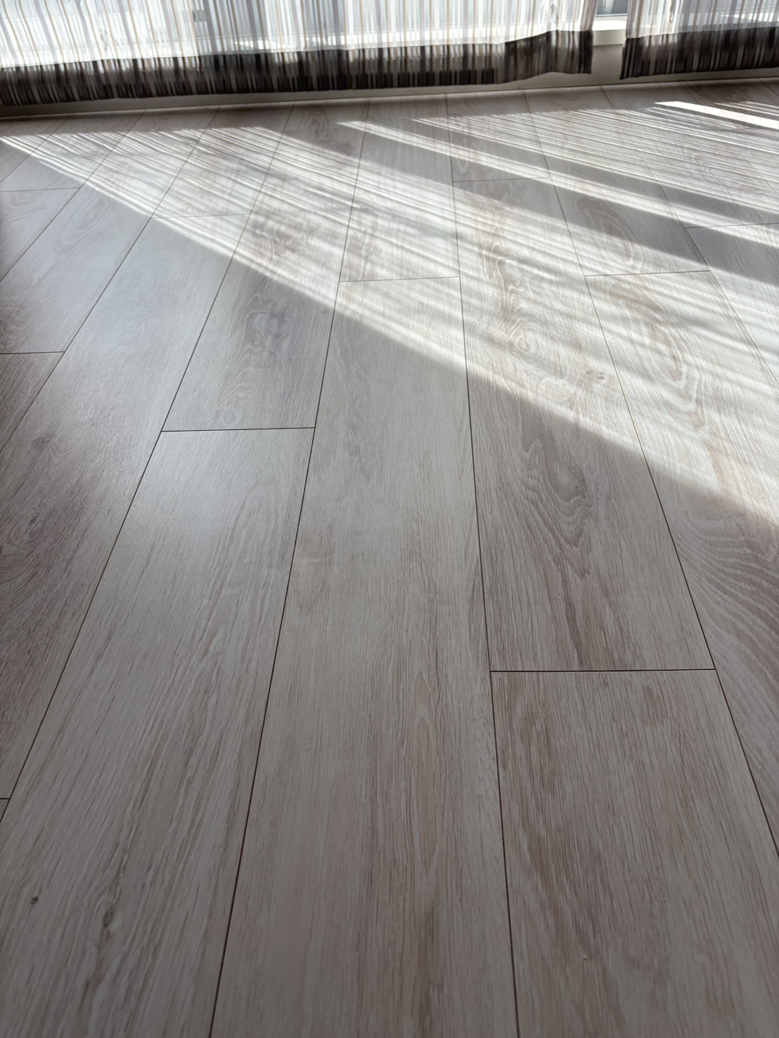 張替え不要！ソファ置き跡のフローリングをリペアで修復！