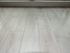 ソファ跡、フローリングは張り替えずにリペアで解決