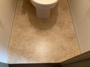 張替えだけじゃダメ　本当の原因は床の中にありました。